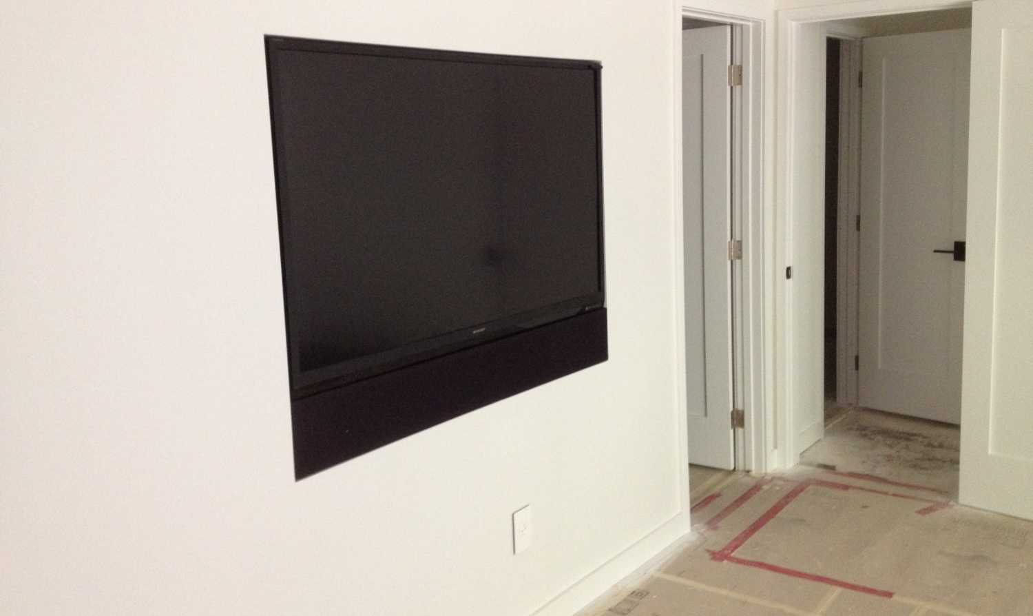 Tv and Soundbar in Recessed Niche